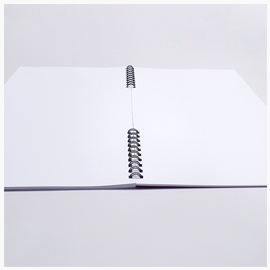 Drucke im Softcover mit Skip-Bindung - bis 500 Seiten Aufgeschlagenes Buch mit zweigeteilter Skip-Bindung